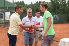 turnajovi-sefovia-peter-haban-branislav-stankovic-a-supervisor-michal-varmus-blahozelaju-lukasovi-kleinovi-2